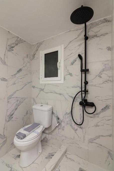 Fully Renovated 1 Bedroom Condo Athens Exterior photo